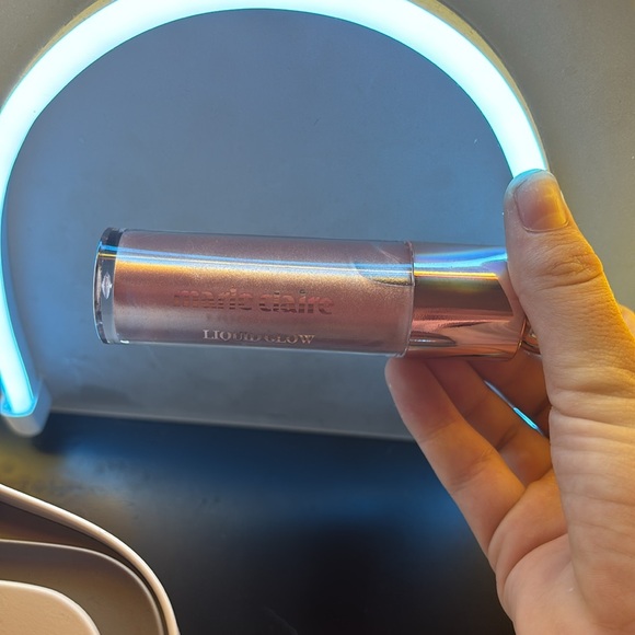 Brand new! Liquid glow highlighter! Retail is $12 - Picture 2 of 6